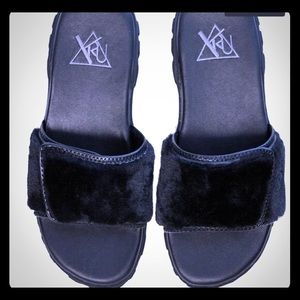 BNIB!  YRU Slides, "NILE", Plush Faux-Fur! Size 8